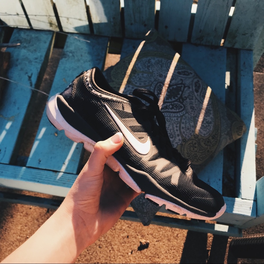 WOMENS NIKE SHOES